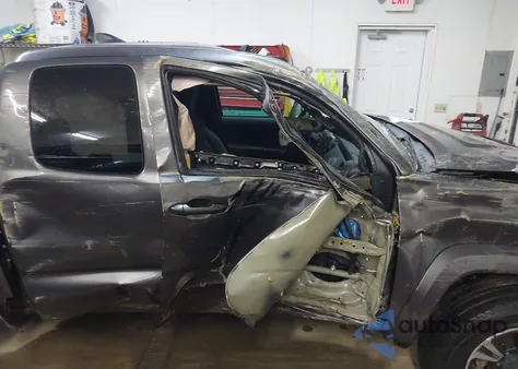 2018 Toyota Tacoma Trd Sport z USA, uszkodzony, nr VIN 5TFSZ5AN9JX150302